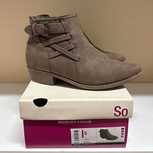 SO memory foam ankle boot size 5